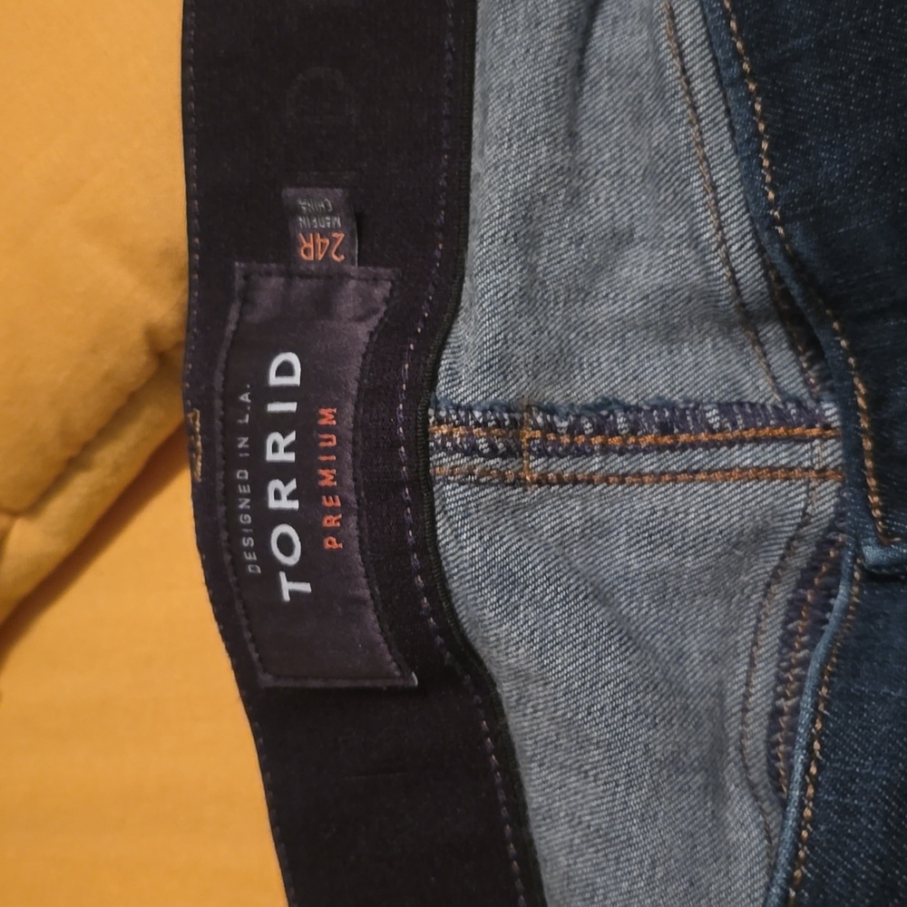 Torrid Riped Jeans - Picture 2 of 3